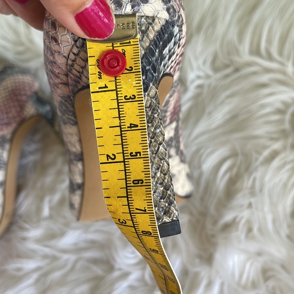 Vince Camuto Snake Heels Size 7.5 M 38 - Picture 11 of 11